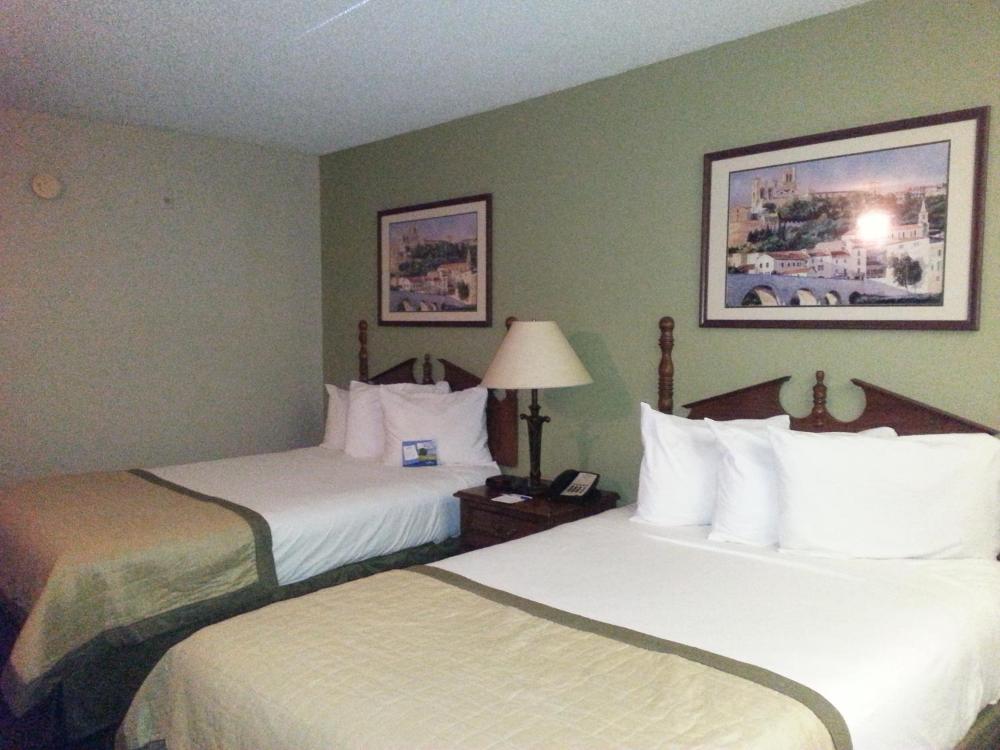 Deluxe Double Room with Two Double Beds - Non-Smoking interior